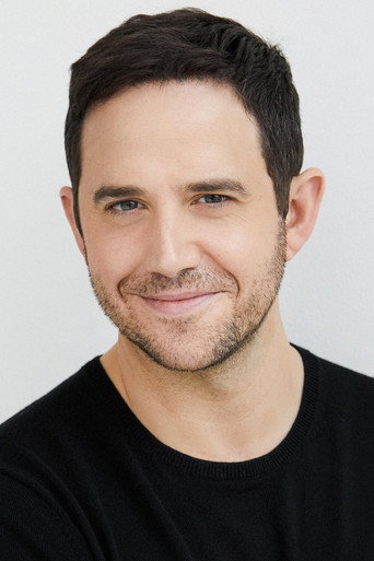 Ảnh của Santino Fontana