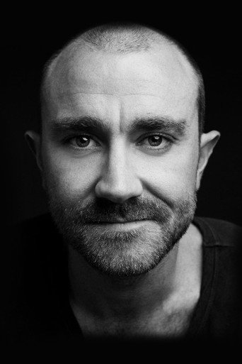 Ảnh của Josh McConville