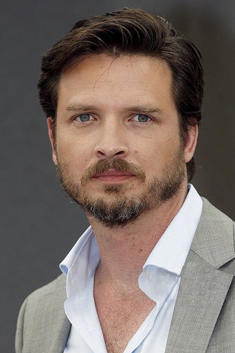 Ảnh của Aden Young