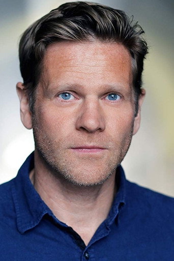 Ảnh của Adam Astill
