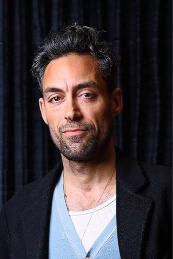 Ảnh của Alex Hassell