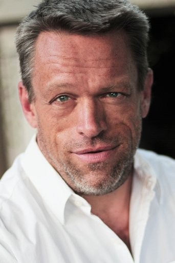 Ảnh của Brian Thompson