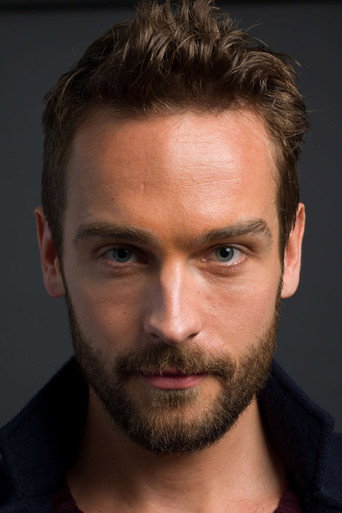 Ảnh của Tom Mison