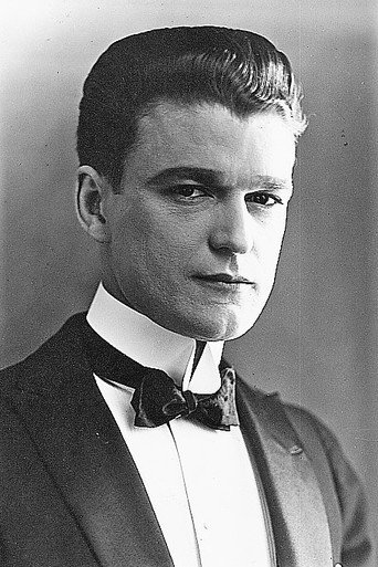 Ảnh của Wallace MacDonald